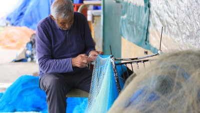 Müsilaj balıkçının kabusu oldu: Avlanmak yerine tamir yapıyorlar!