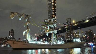 ABD'de Meksika donanma gemisi Brooklyn Köprüsü'ne çarptı!
