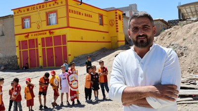 Diyarbakırlı fanatik Galatasaraylı 2 yıl önce sarı-kırmızıya boyadığı evine 5. yıldızı taktı