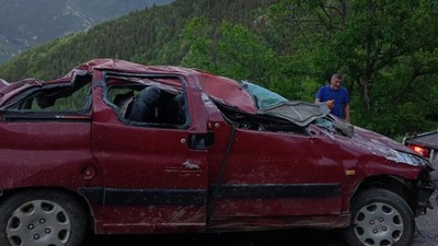 Otomobil 60 metrelik uçuruma yuvarlandı: 2 ağır yaralı