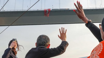 Köprü'de İmamoğlu eylemi! Özgür Özel: Bu daha başlangıç, mücadeleye devam!