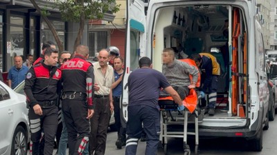 Polise bıçakla saldırdı, ayağından vurularak durduruldu