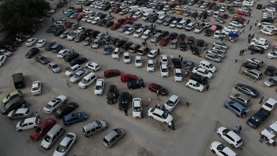 İkinci el oto pazarında bayram hareketliliği!