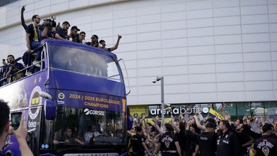 Fenerbahçe Beko, Euroleague şampiyonluğunu taraftarıyla kutladı