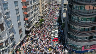 İzmir'de 23 bin işçi grevde: Yollar trafiğe kapandı