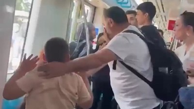 İnfial yaratan olayda yeni gelişme: Marmaray'da babaya saldıranlardan biri adliyeye sevk edildi