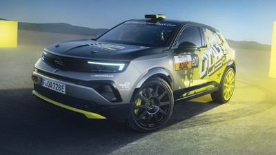 Opel, elektrikli ralli otomobili Mokka GSE Rally'i tanıttı