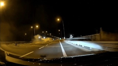 9 yaşındaki çocuk taklalar atan arabadan yürüyerek çıktı!