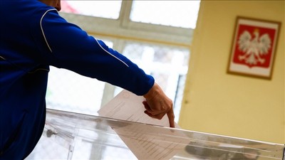 Polonya sandık başında: Cumhurbaşkanlığı seçiminde ikinci tur için oy verme işlemi başladı