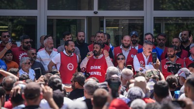 İzmir'de grevdeki sendika başkanlarından Cemil Tugay'a tepki