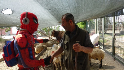 Yerli örümcek adamın Kurban Bayramı'nda durağı Mardin oldu