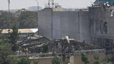 İsrail, İran Savunma Bakanlığı'na ait tesisi vurdu