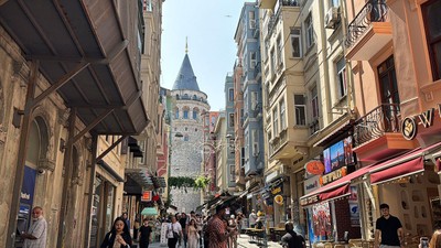 Galata Kulesi'nden düşen kişi hayatını kaybetti
