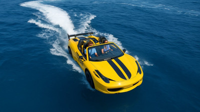 Tatil beldelerinde yeni moda: Spor araba şıklığında sürat tekneleri