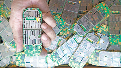 e-atıktan toksiksiz altın üretmenin yolu bulundu