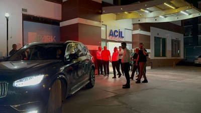 CHP Grup Başkanvekili Murat Emir Adıyaman'daki destek mitinginde sahneden düştü