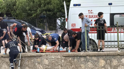 Kediye yardım etmek isteyen kadın, kanala düştü