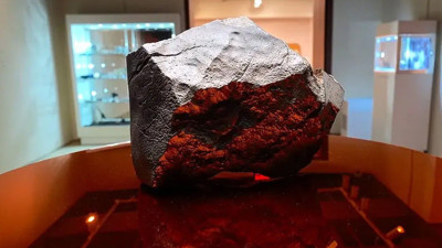 Mars'tan dünyaya düşen gök taşı 5,3 milyon dolara satıldı