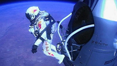 Uzaydan atlayarak ses hızı aşan ilk insan hayatını kaybetti!