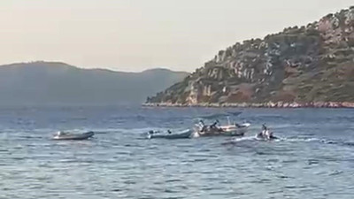 Tur teknesinde kavga can aldı! Genç denizci yaşamını yitirdi, mahalleli şüphelileri küreklerle dövdü