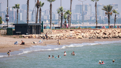 Güney illerinde aşırı sıcaklar etkisini artırdı: Nemle birleşen sıcaklık 43 dereceyi aştı