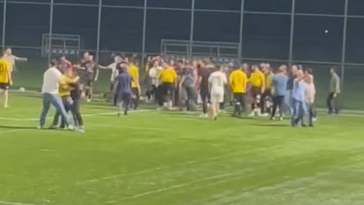 Köyler arası futbol turnuvasında çarşı pazar karıştı! Taraftarı, futbolcusu... Herkes yumruk yumruğa