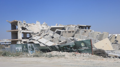 Hatay'da 12 katlı bina yıkıldı: Sarsıntı vatandaşlara depremi hatırlattı