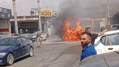 İzmir'de Jaguar marka elektrikli araç kendi kendine alev aldı!