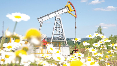 Altın denge arayışında petrol ise düşüşe geçti