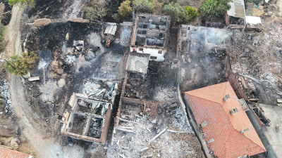 Bayramiç’te orman yangını Saçaklı köyünü küle çevirdi: Dron görüntüleri yürek burktu