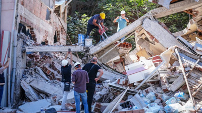 Balıkesir'deki depremde yıkılan 3 katlı binadan karot örneği alındı
