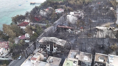 Dron görüntüleriyle ortaya çıktı: Çanakkale'de villalar kül oldu