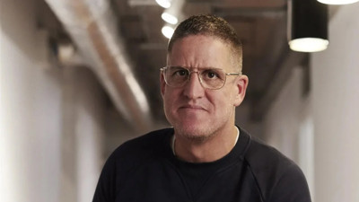 Ünlü iş insanı Yunanistan’da kaza geçirdi: Kalbi durdu, durumu ağır