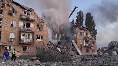 Rusya'dan Kiev'e büyük saldırı! Konutlar yerle bir oldu