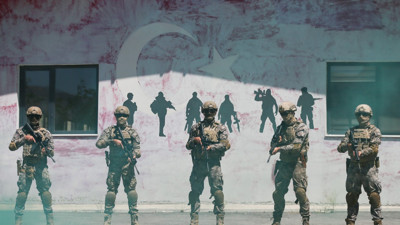 Çelik disiplin PÖH’ün bir günü: Sınırları zorlayan eğitimden nefes kesici görüntüler!