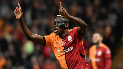 Victor Osimhen milli maçta sakatlanarak oyundan çıktı