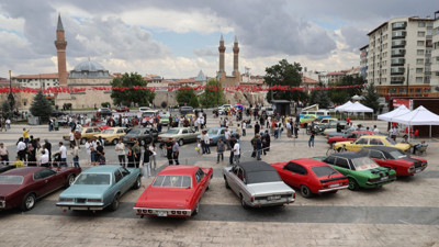 Sivas Kongresi'nin 106. yılı klasik araçlarla kutlandı