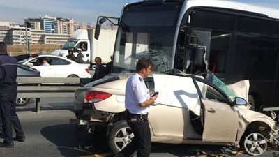 Metrobüs yolunda kaza! Seferler durdu