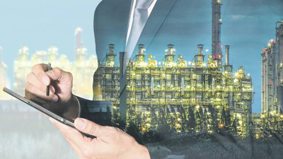 Enerjinin kalbinde liderleri dinlerken