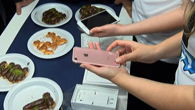 Kemençe eşliğinde iPhone 7 satışı