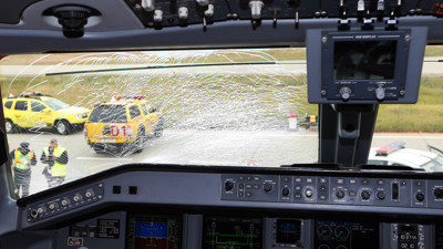 Fenerbahçe uçağı acil iniş yaptı