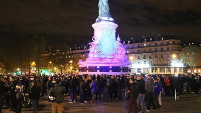 Fransız polisinden Paris'te izinsiz gösteri