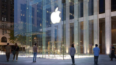 Apple, hizmet ve içerikle kazanacak