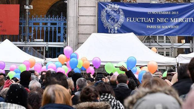 Paris'te 13 Kasım'daki terör saldırısının kurbanları anıldı