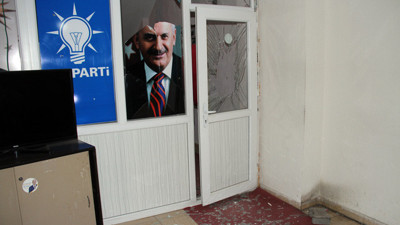 AK Parti ilçe binasına bombalı saldırı