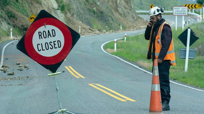 Mahsur kalan turistler için savaş gemileri devrede