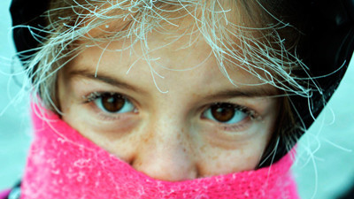 Kaş ve kirpikleri buz tuttu