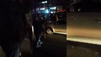 Otobüsün gelmediğini söyleyip caddeyi trafiğe kapattılar