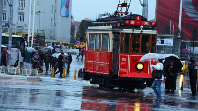 Yağmur İstanbul'da hayatı felç etti