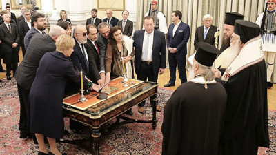 Yunanistan'da yeni kabine yemin ederek göreve başladı